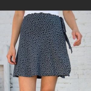 Brandy Melville Blue Floral Wrap Skirt - 3 (adjustable)